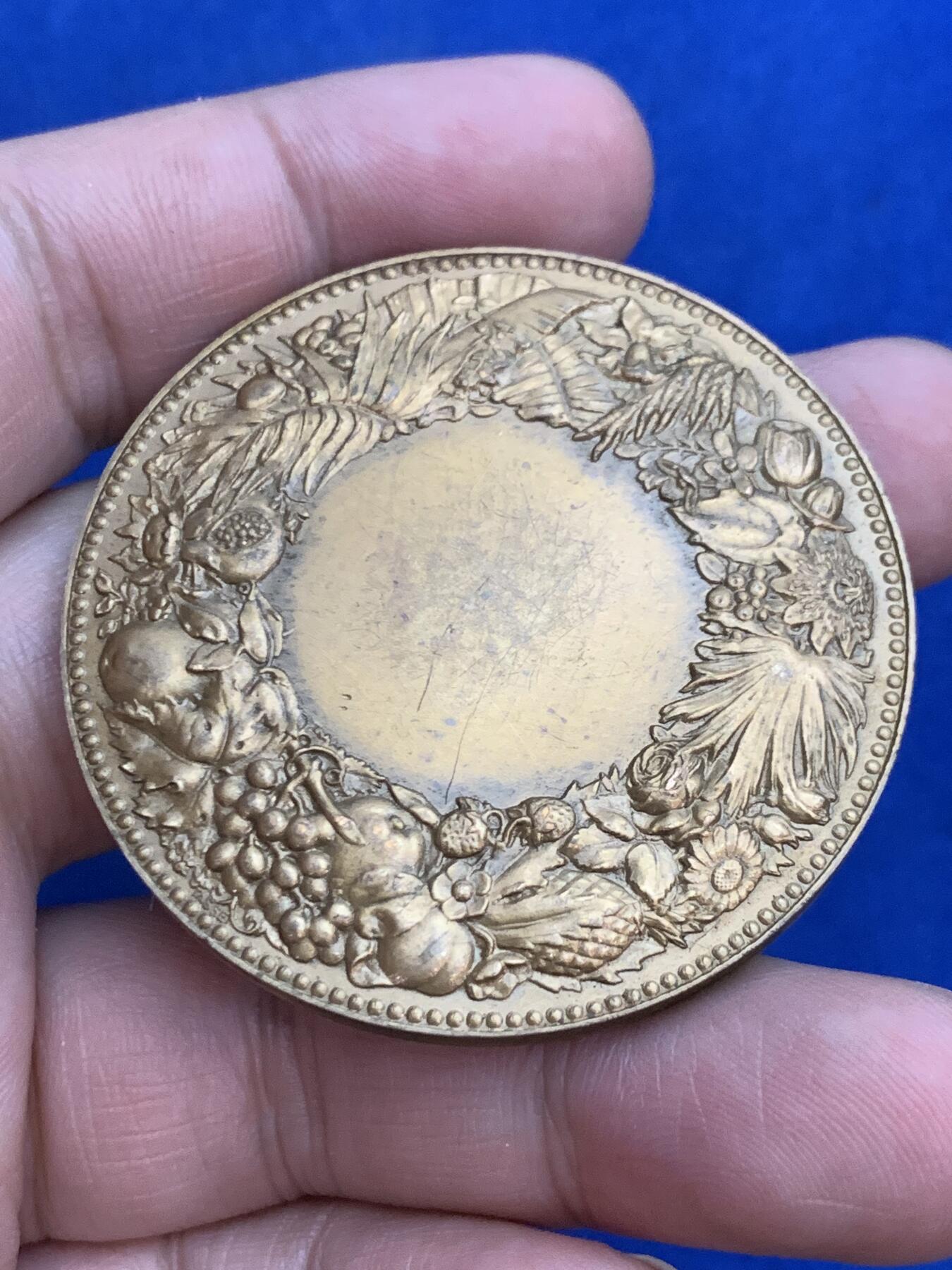 《竞宝斋》第271场-八角与章专场 周日，周一，周二  3场连拍 （全场包邮） 法国 小天使 园艺大铜章 61克 50mm 丰饶角边铭