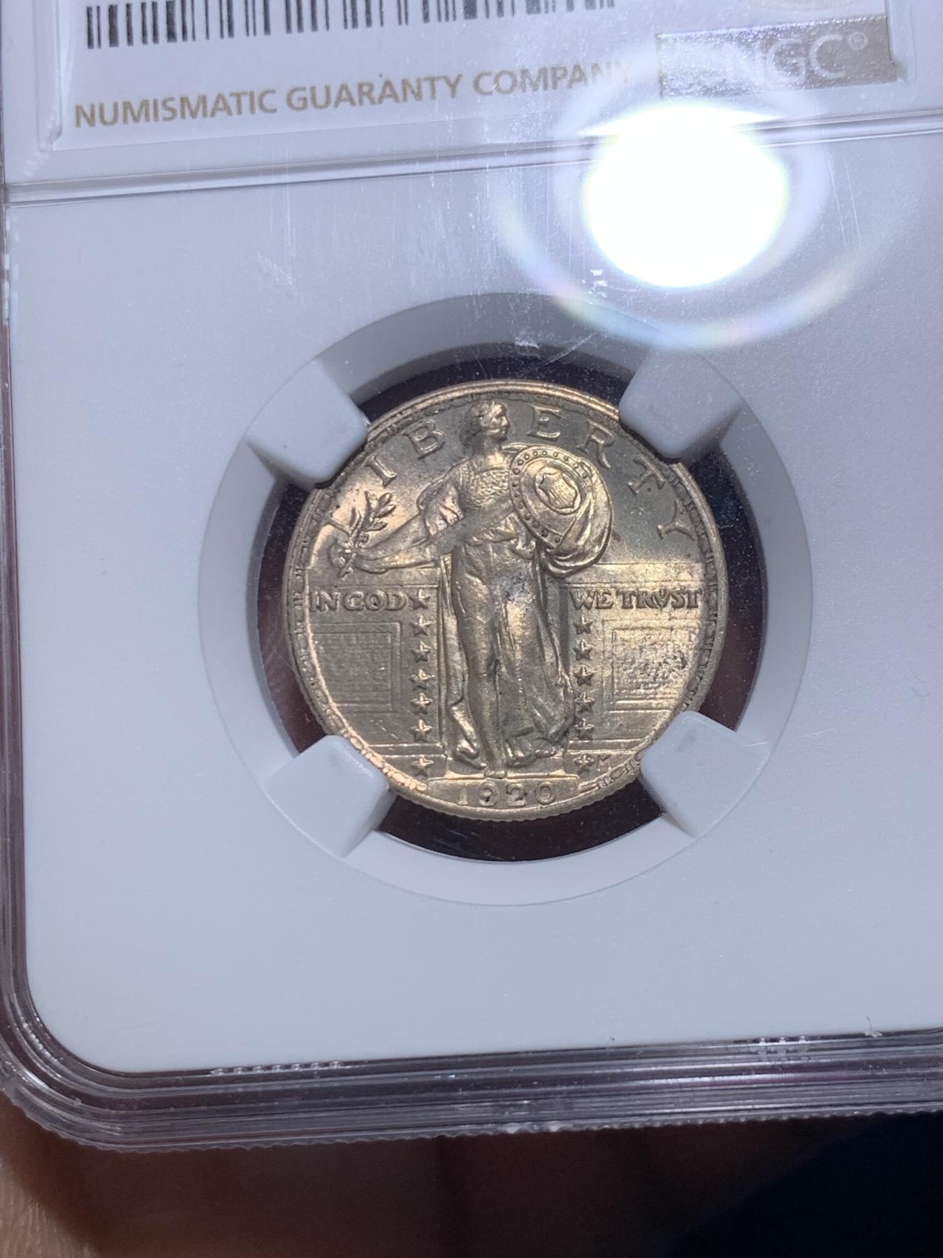 《竞宝斋》第270场- 周日，周一，周二  3场连拍 （全场包邮） NGC MS63 美国1920年站立女神25美分银币 美国近现代铸币的代表性品种，设计经典让人念念不忘以至在2016年作为25分的优质设计复刻了金质版。全脸细节 好打制 币面光晕流转，高点完好不见磨损，对于这个品种来说非常难或许应该给FH的状态。