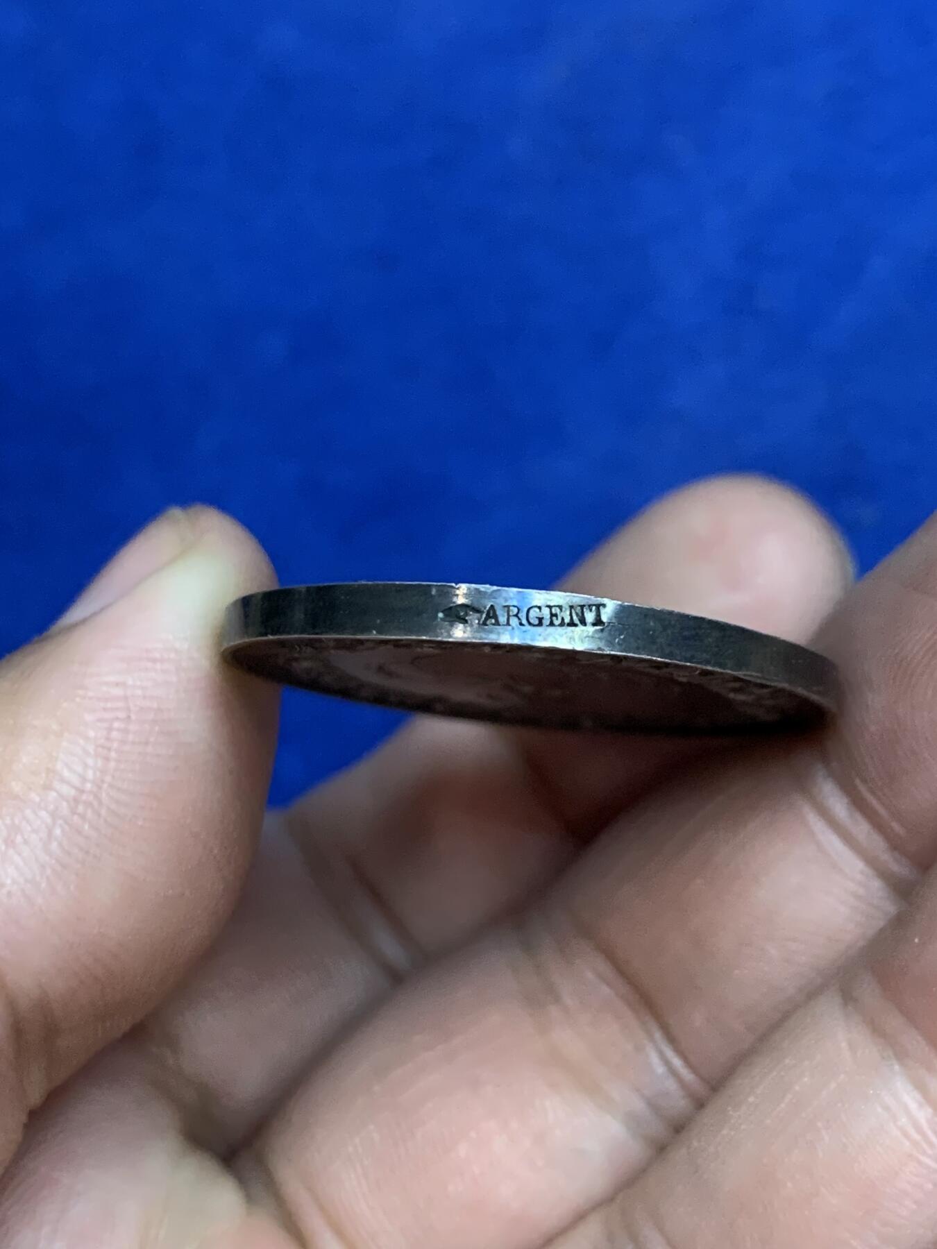 《竞宝斋》第271场-八角与章专场 周日，周一，周二  3场连拍 （全场包邮） 法国 1853 银质 婚章  背面花体 边缘刻字 难得 14.18克 31.7mm 手指铭 银标