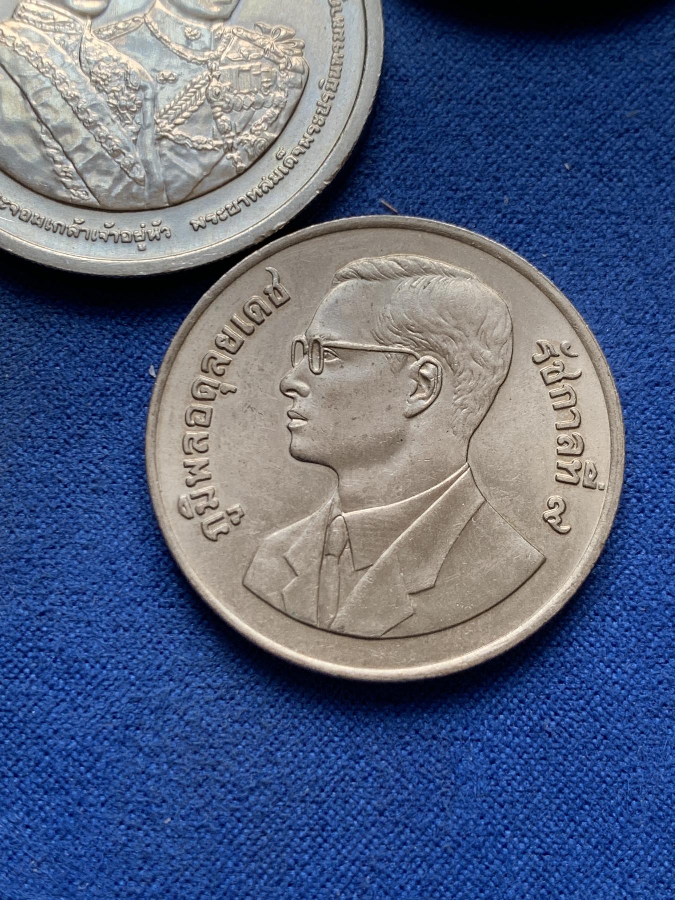 《竞宝斋》第270场- 周日，周一，周二  3场连拍 （全场包邮） 3枚一组 泰国纪念币 大的为克朗型