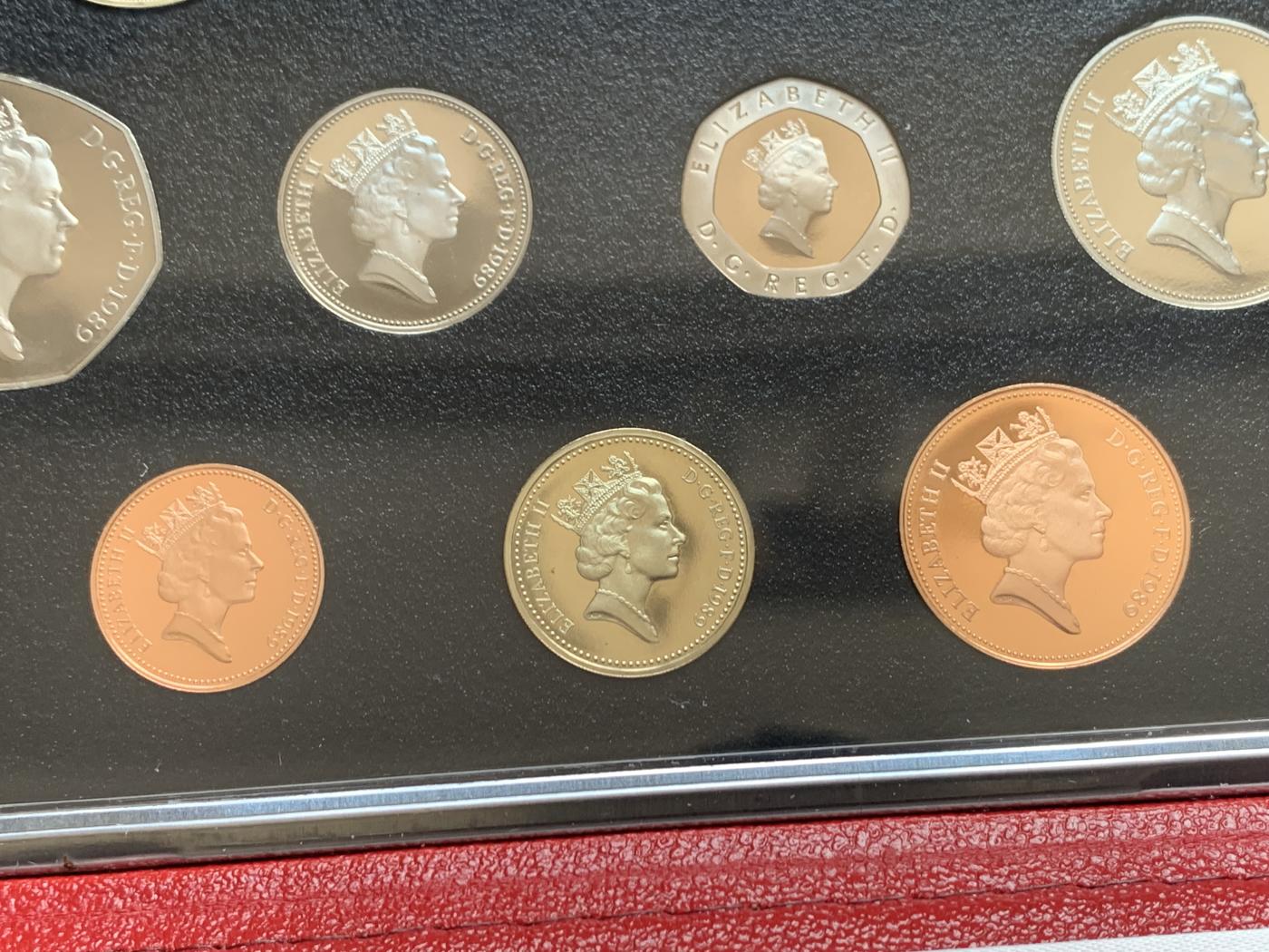 《竞宝斋》第270场- 周日，周一，周二  3场连拍 （全场包邮） 英国1989年硬币套装 精制 9枚装 含2枚2英镑纪念币