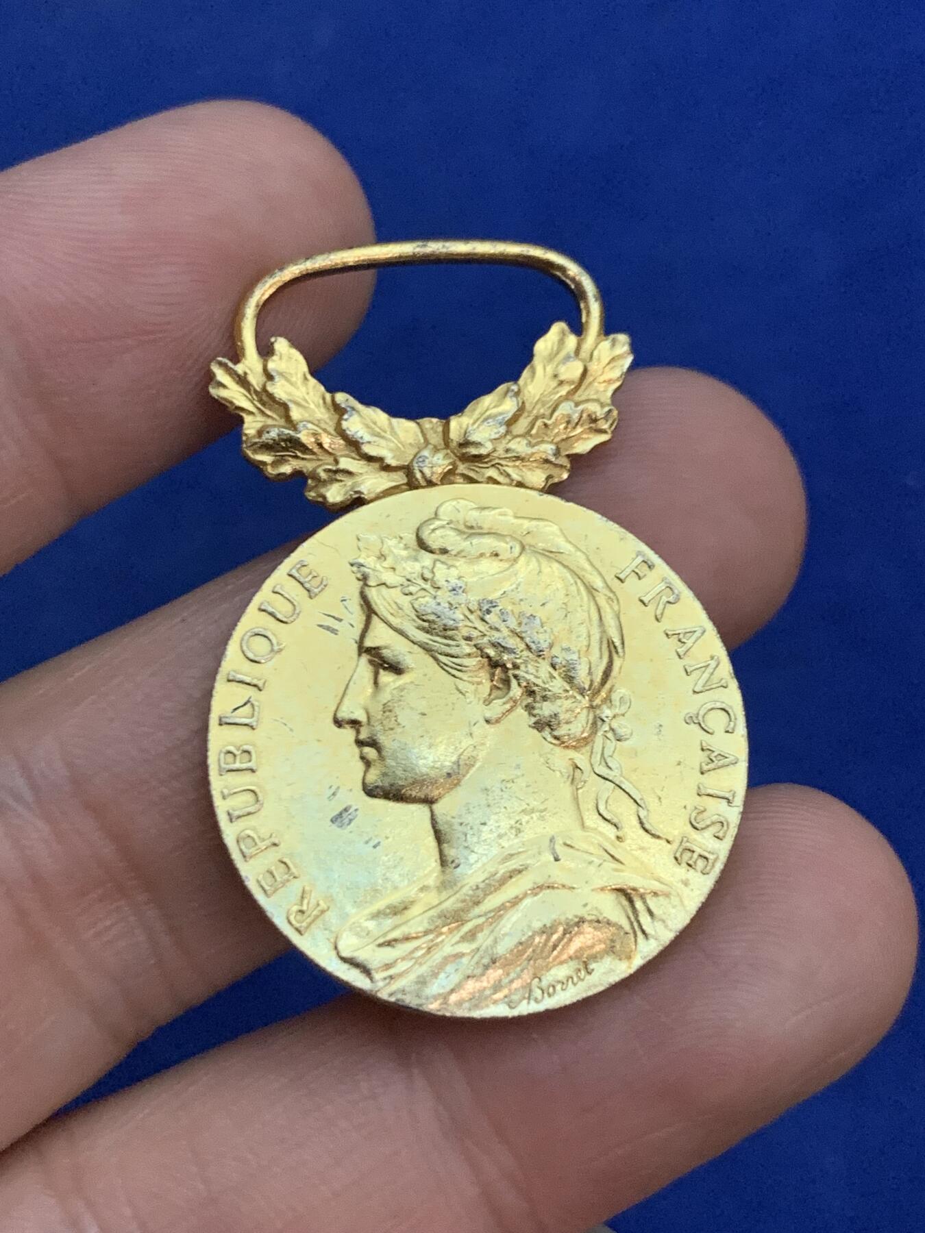 《竞宝斋》第271场-八角与章专场 周日，周一，周二  3场连拍 （全场包邮） 法国 劳动奖章 950银镀金版本 保存的不错 11.28克 27-40.8mm