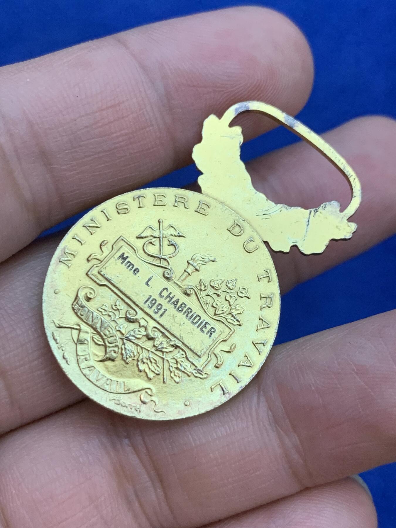 《竞宝斋》第271场-八角与章专场 周日，周一，周二  3场连拍 （全场包邮） 法国 劳动奖章 950银镀金版本 保存的不错 11.28克 27-40.8mm