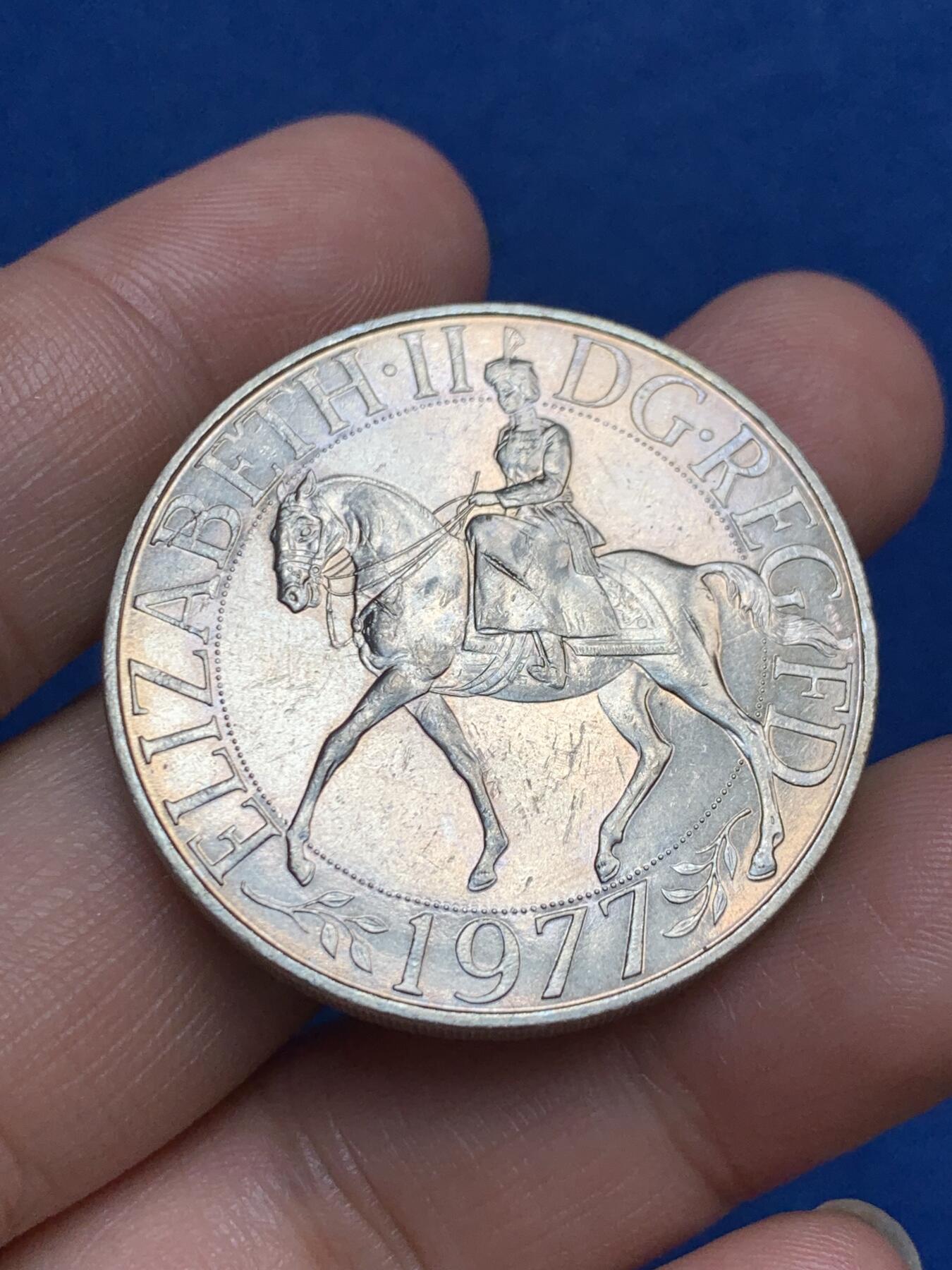 《竞宝斋》第270场- 周日，周一，周二  3场连拍 （全场包邮） 英国1977女王登基25周年克朗型纪念镍币 设计优雅