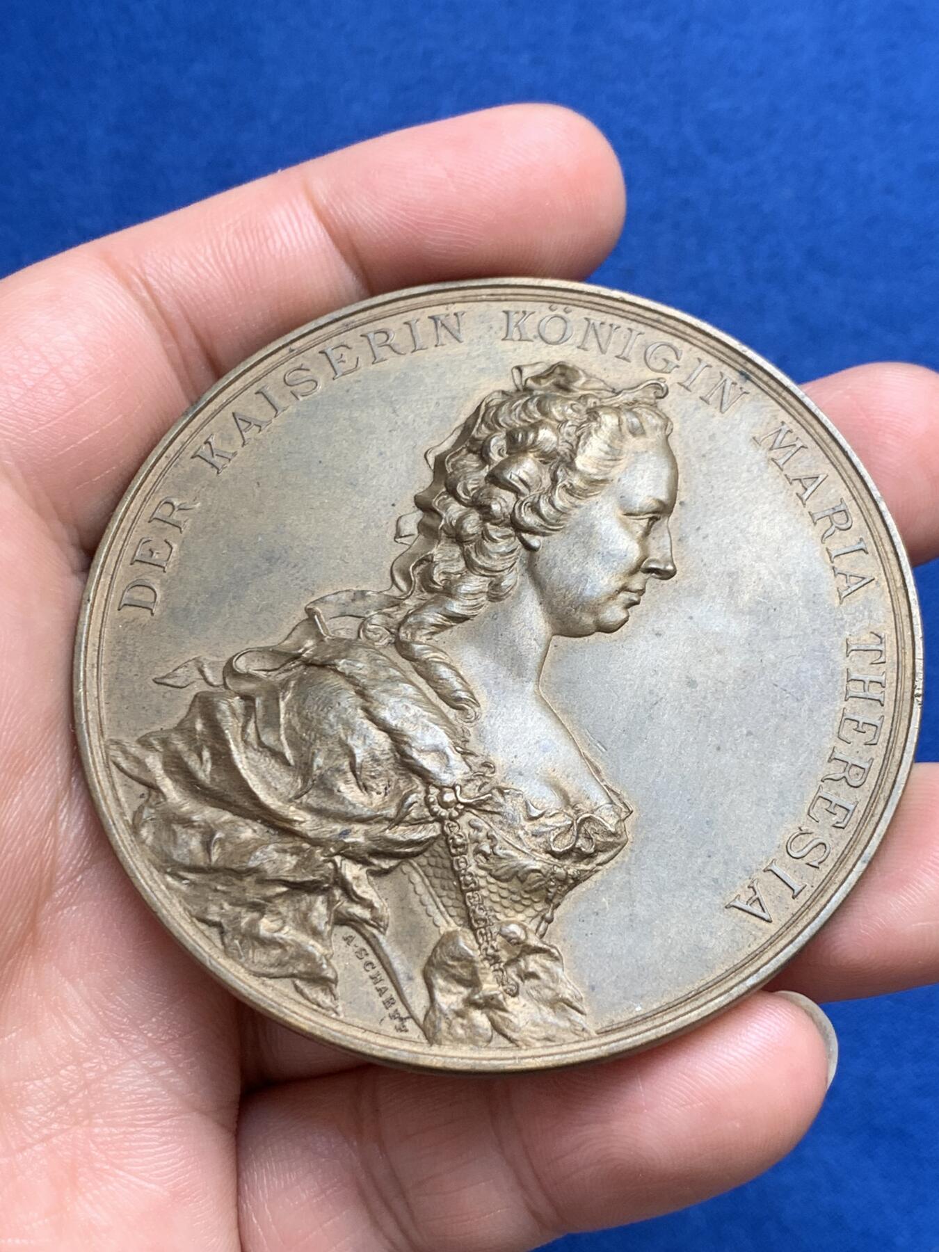 《竞宝斋》第270场- 周日，周一，周二  3场连拍 （全场包邮） 1888年 奥地利维也纳 特蕾莎纪念碑铜章 正面肖像浮雕细腻生动 沙夫雕刻  64mm 100.5克