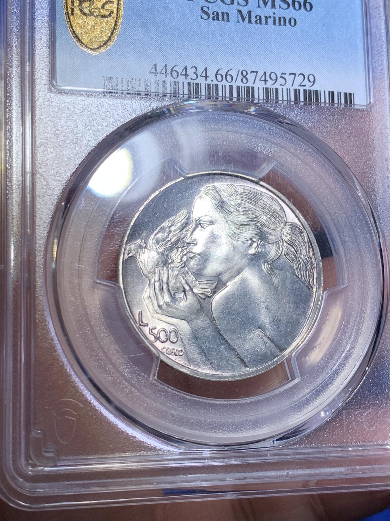 《竞宝斋》第270场- 周日，周一，周二  3场连拍 （全场包邮） PCGS MS66 亚军分 1973年圣马力诺500里拉银币 亲吻和平鸽的少女 背面盒子支撑小磕