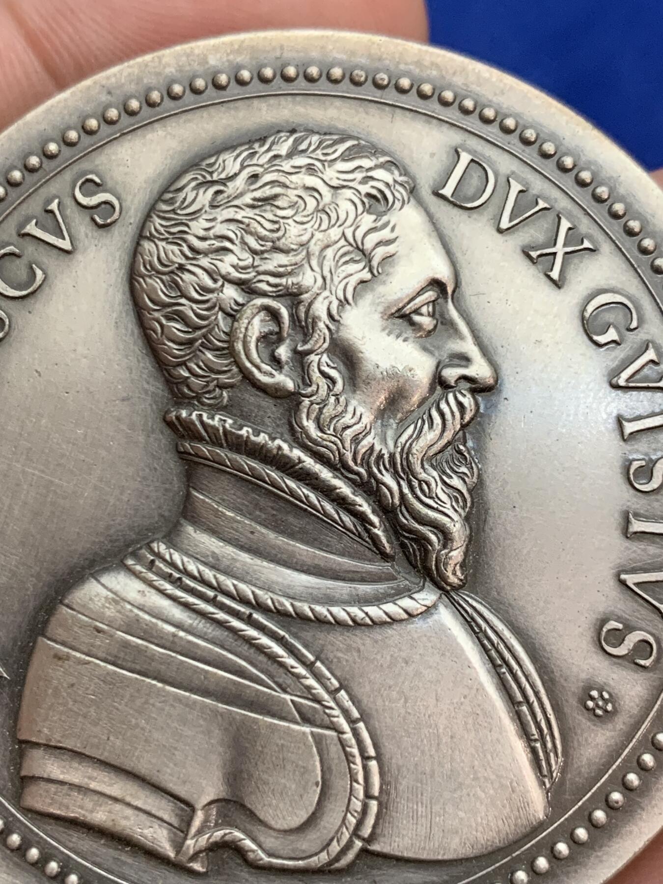 《竞宝斋》第271场-八角与章专场 周日，周一，周二  3场连拍 （全场包邮） 复刻版 法国 1552  吉斯公爵弗朗索瓦·德·洛林为梅斯保卫战 大银章 950银 82.64克 53mm 丰饶角1969边铭