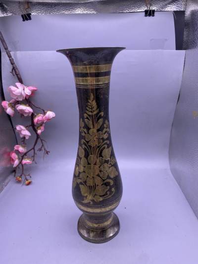 刻铜花卉瓶，尺寸30.6厘米，品相如图，200包快递 - 刻铜花卉瓶，尺寸30.6厘米，品相如图，200包快递