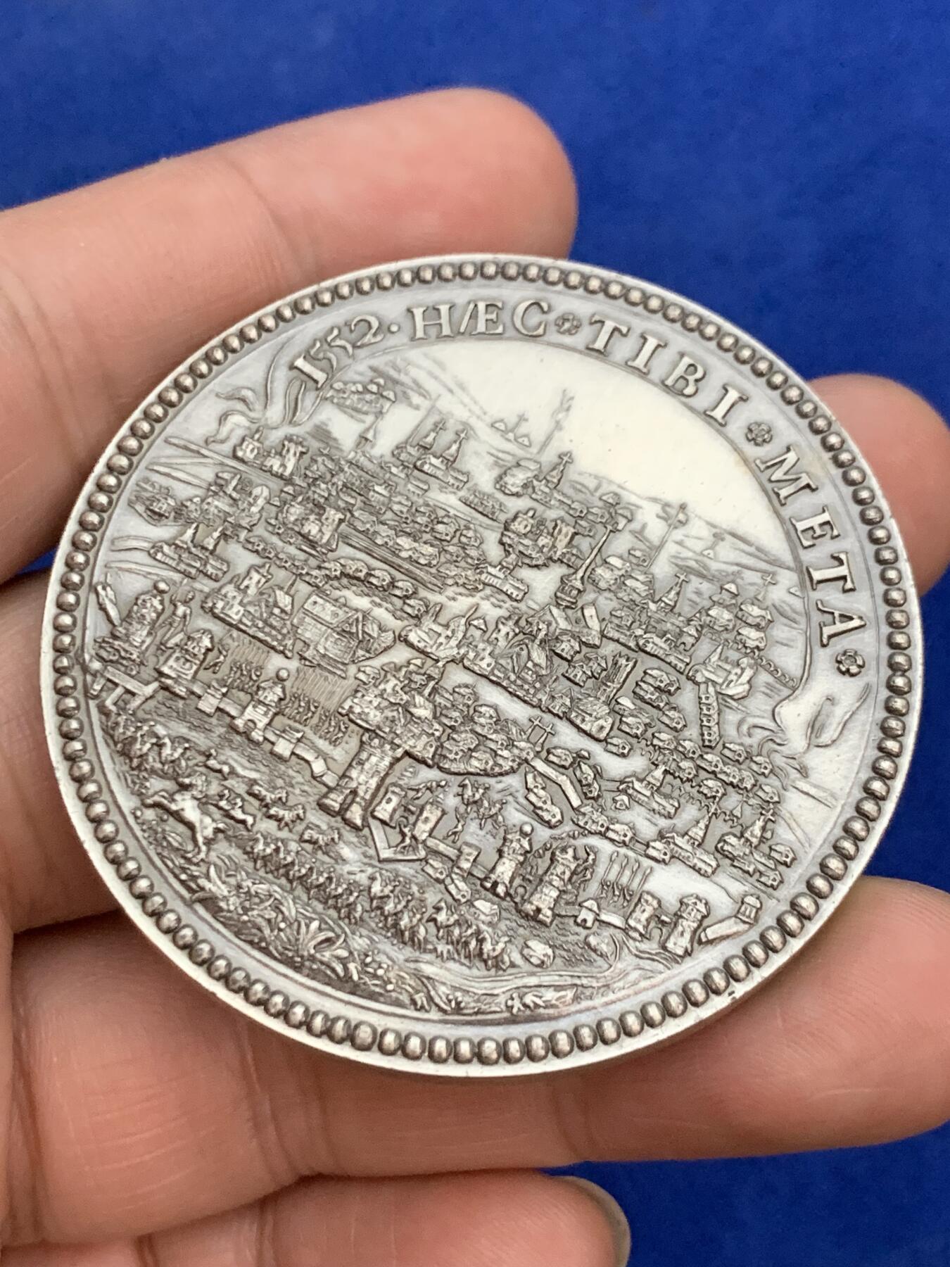 《竞宝斋》第271场-八角与章专场 周日，周一，周二  3场连拍 （全场包邮） 复刻版 法国 1552  吉斯公爵弗朗索瓦·德·洛林为梅斯保卫战 大银章 950银 82.64克 53mm 丰饶角1969边铭