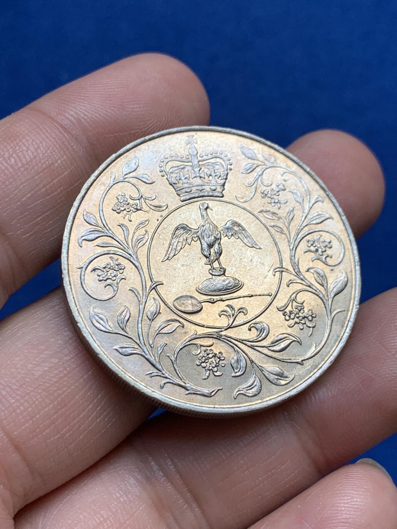 《竞宝斋》第270场- 周日，周一，周二  3场连拍 （全场包邮） 英国1977女王登基25周年克朗型纪念镍币 设计优雅