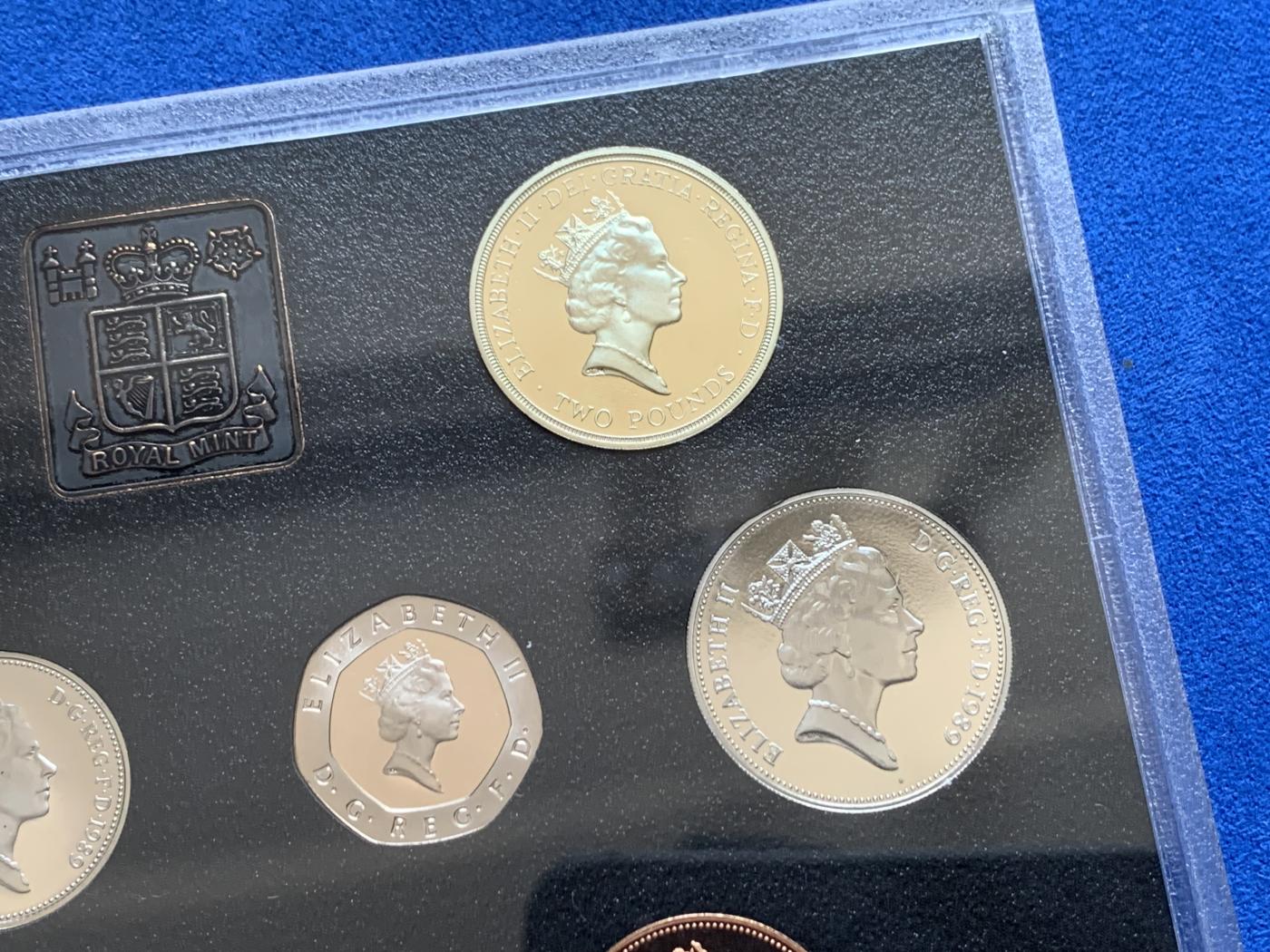 《竞宝斋》第270场- 周日，周一，周二  3场连拍 （全场包邮） 英国1989年硬币套装 精制 9枚装 含2枚2英镑纪念币