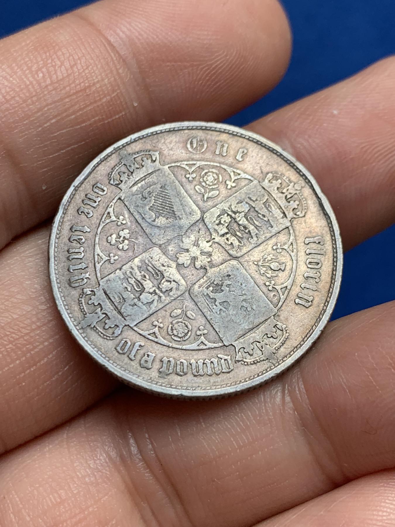 《竞宝斋》第270场- 周日，周一，周二  3场连拍 （全场包邮） 英国1857年维多利亚2先令银币