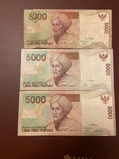 【炜奕收藏】旧钞专场，全场0+1，无最低佣金 - 三张早期印尼5000卢比纸币，AUC-流通品相