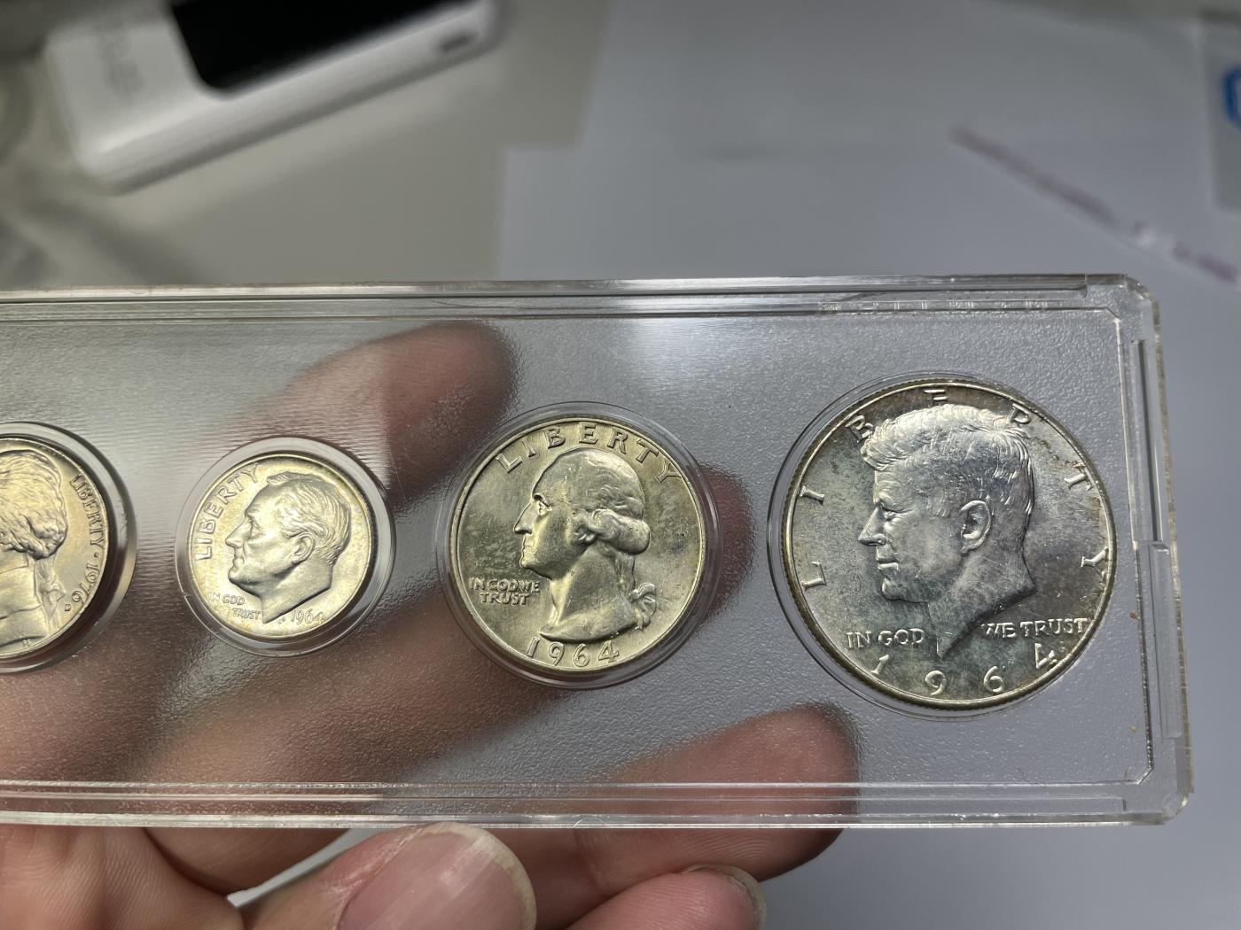 2024年集古藏今外币拍卖第七期-第7场—（总第67拍）为庆祝粉丝即将破百，精选小部分拍品 美国套币一盒含三枚1964年银币