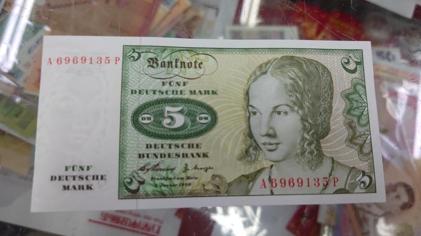 【世界钱币】精选微拍第106期暨2024年第17期  评级裸钞杂烩场 1960年首年德国5马克 全新绝品无47尾号135