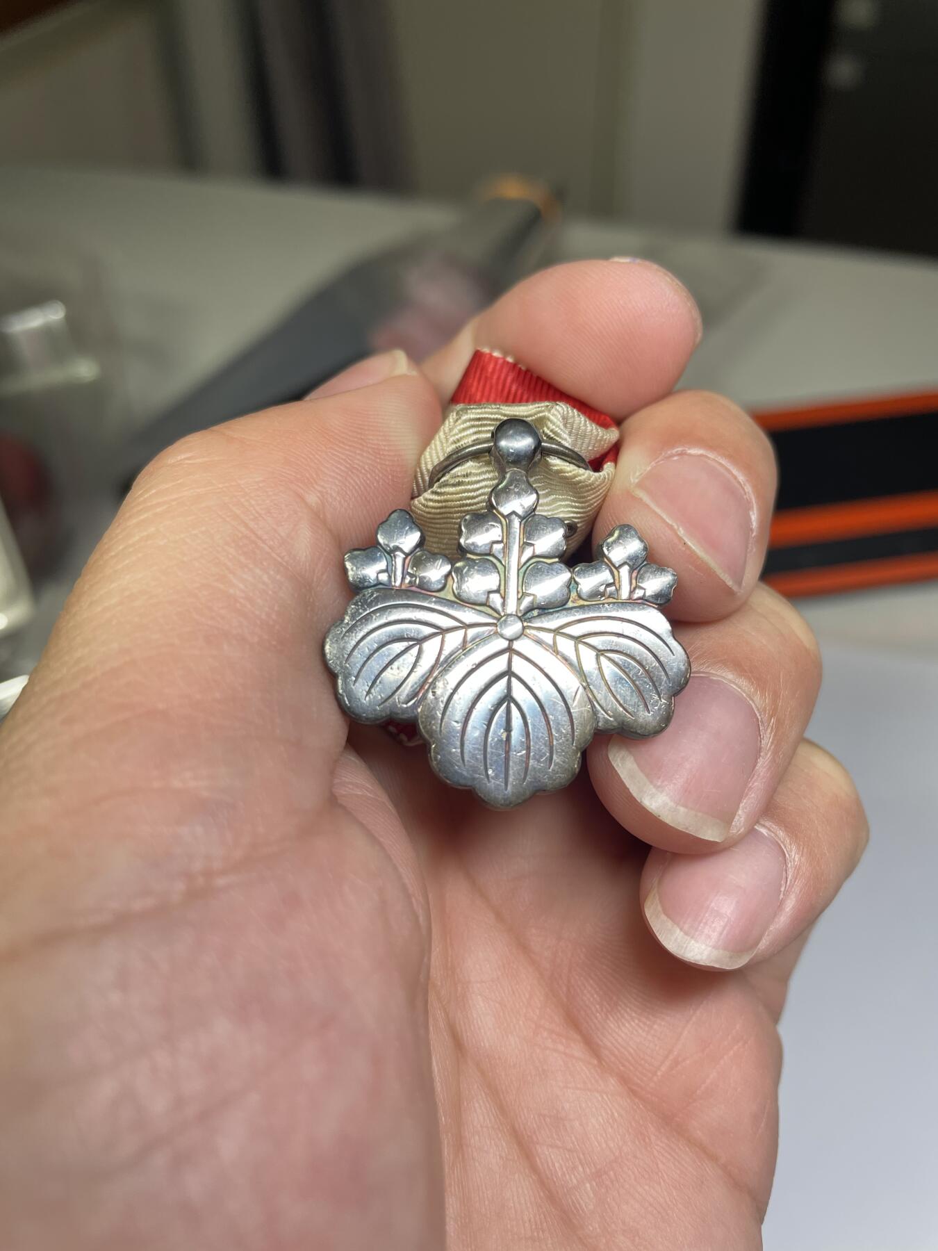 2024年集古藏今外币拍卖第七期-第7场—（总第67拍）为庆祝粉丝即将破百，精选小部分拍品 原盒勋八等白色桐叶银章