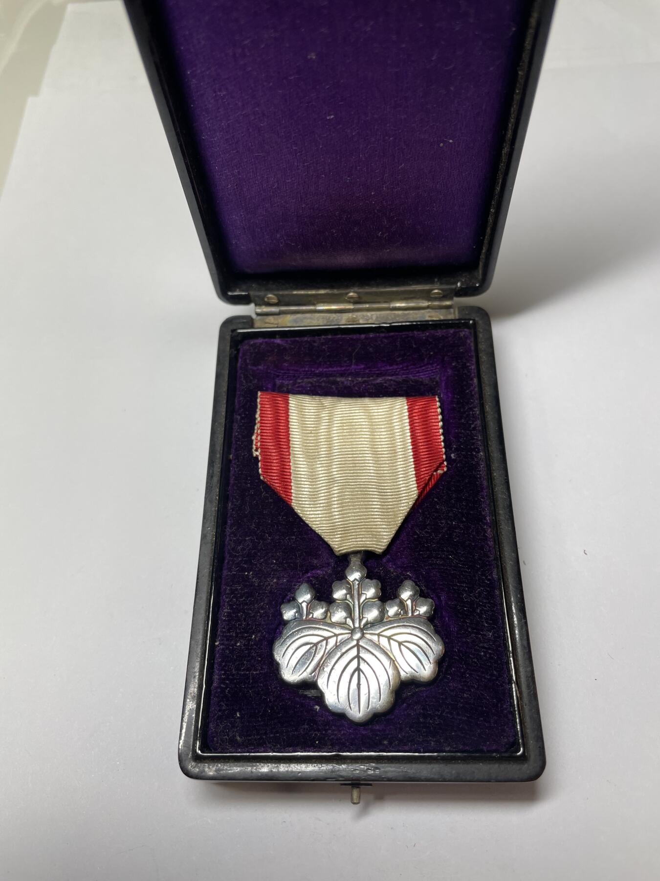 2024年集古藏今外币拍卖第七期-第7场—（总第67拍）为庆祝粉丝即将破百，精选小部分拍品 原盒勋八等白色桐叶银章