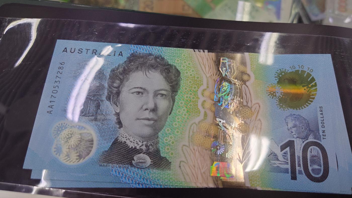 【世界钱币】精选微拍第106期暨2024年第17期  评级裸钞杂烩场 2017年澳大利亚10元塑料钞 AA冠全新绝品无4