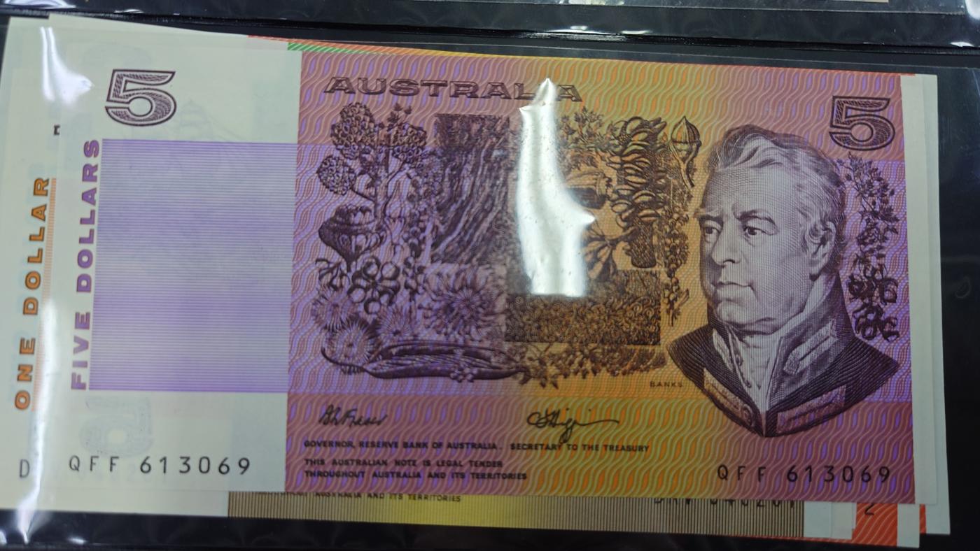 【世界钱币】精选微拍第106期暨2024年第17期  评级裸钞杂烩场 澳大利亚纸币版5元 全新绝品无47尾号69