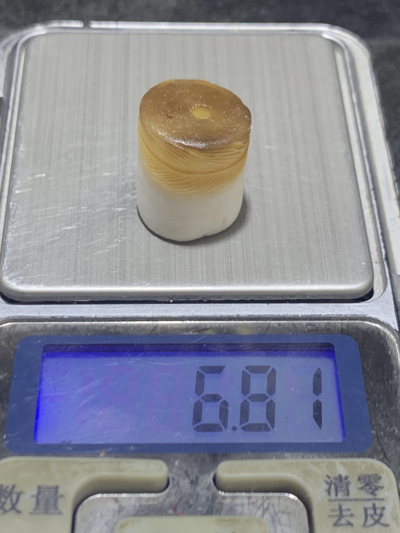 精品亚光药师玛瑙手工雕刻羽毛随形桶珠一颗