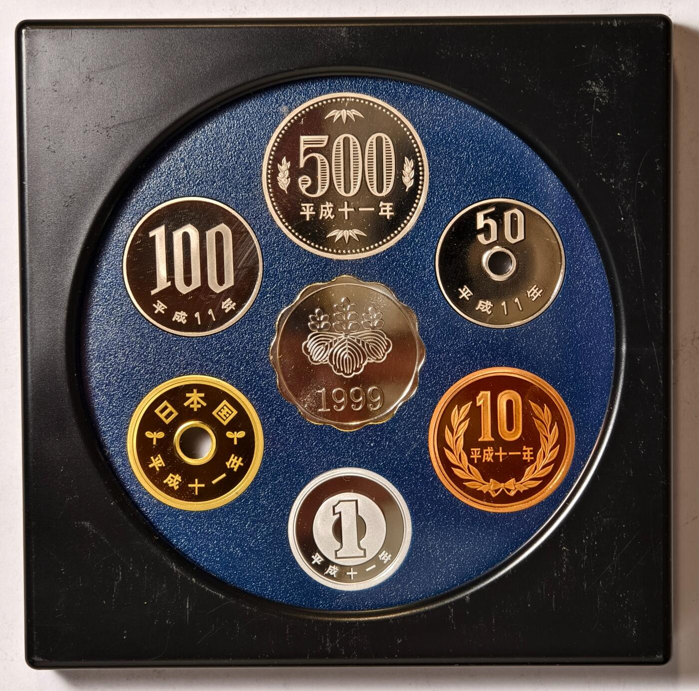 紫瑗钱币——第354期拍卖 日本 2001年 流通币 6枚套 带银章 小方盒 精制 原盒