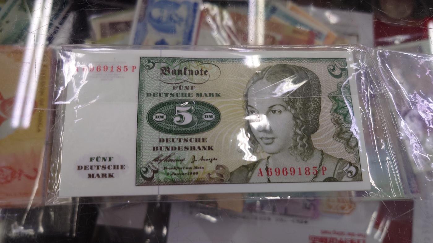 【世界钱币】精选微拍第106期暨2024年第17期  评级裸钞杂烩场 1960年首年德国5马克 全新绝品无47尾号185