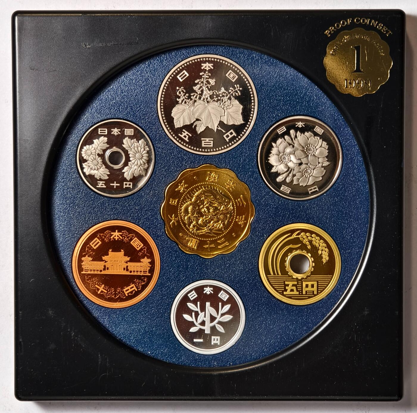 紫瑗钱币——第354期拍卖 日本 2001年 流通币 6枚套 带银章 小方盒 精制 原盒