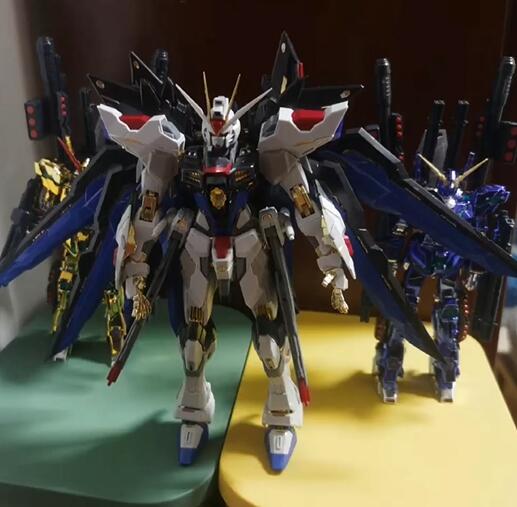 高达手办模型 【大班8802强袭自由】带光翼彩色大班MG1/100 MB样式拼装模型，彩盒强袭机甲玩具带支架，水贴！！！