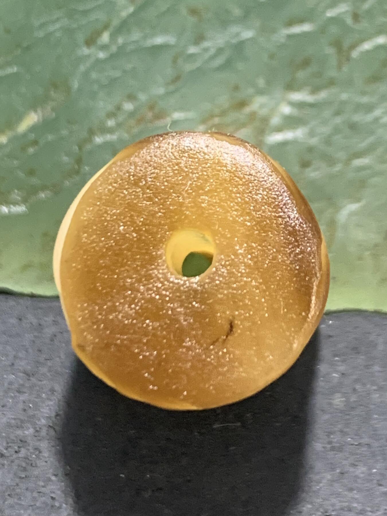 精品亚光药师玛瑙手工雕刻羽毛随形桶珠一颗