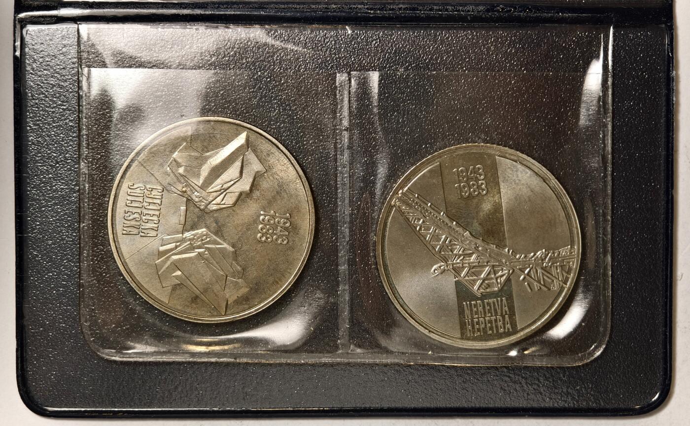 紫瑗钱币——第354期拍卖 南斯拉夫 1983年 纳诺维河战役和苏捷斯卡河战役 40周年 纪念币 纪念币 2枚套 精制 原包装
