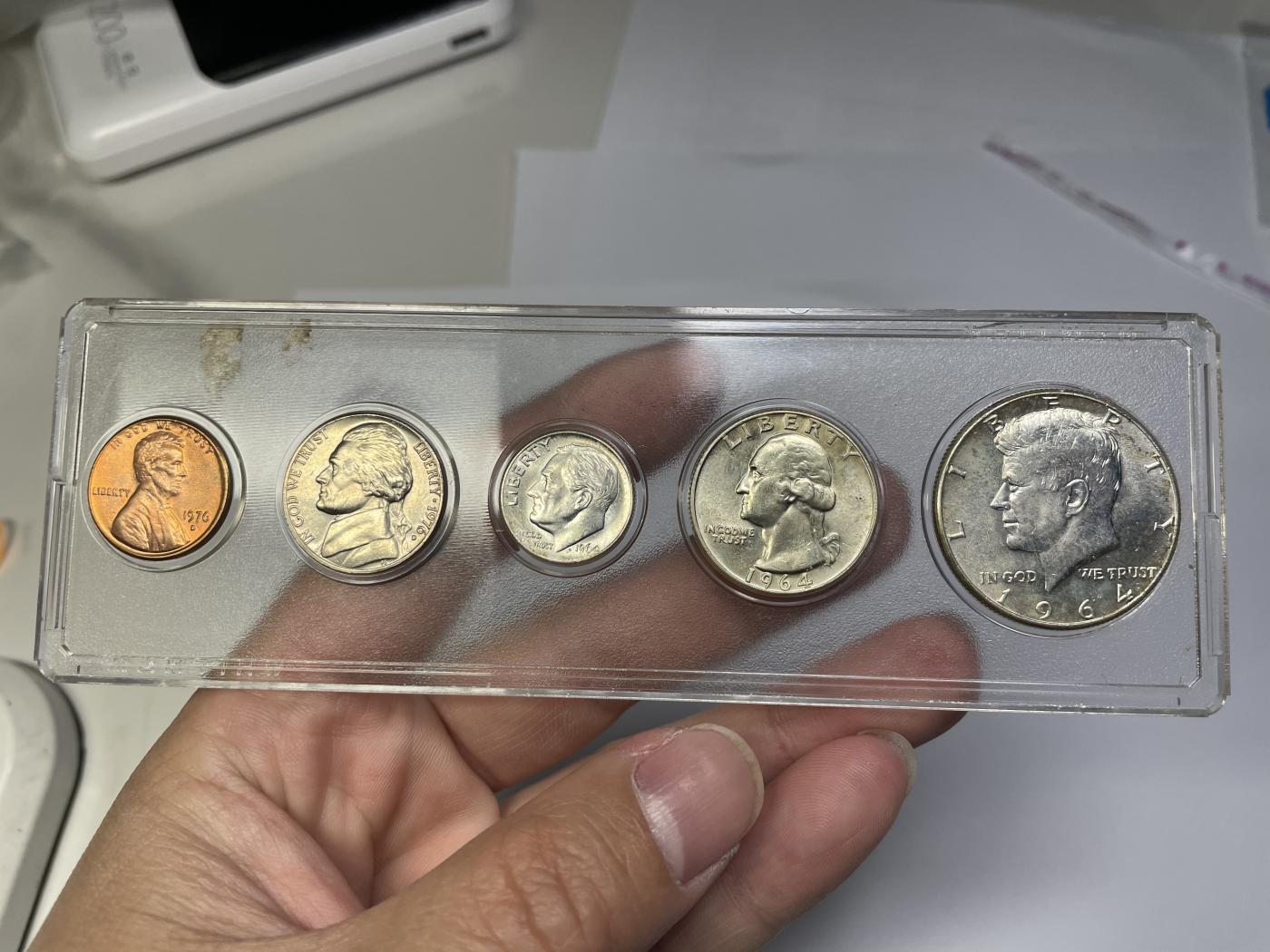 2024年集古藏今外币拍卖第七期-第7场—（总第67拍）为庆祝粉丝即将破百，精选小部分拍品 美国套币一盒含三枚1964年银币