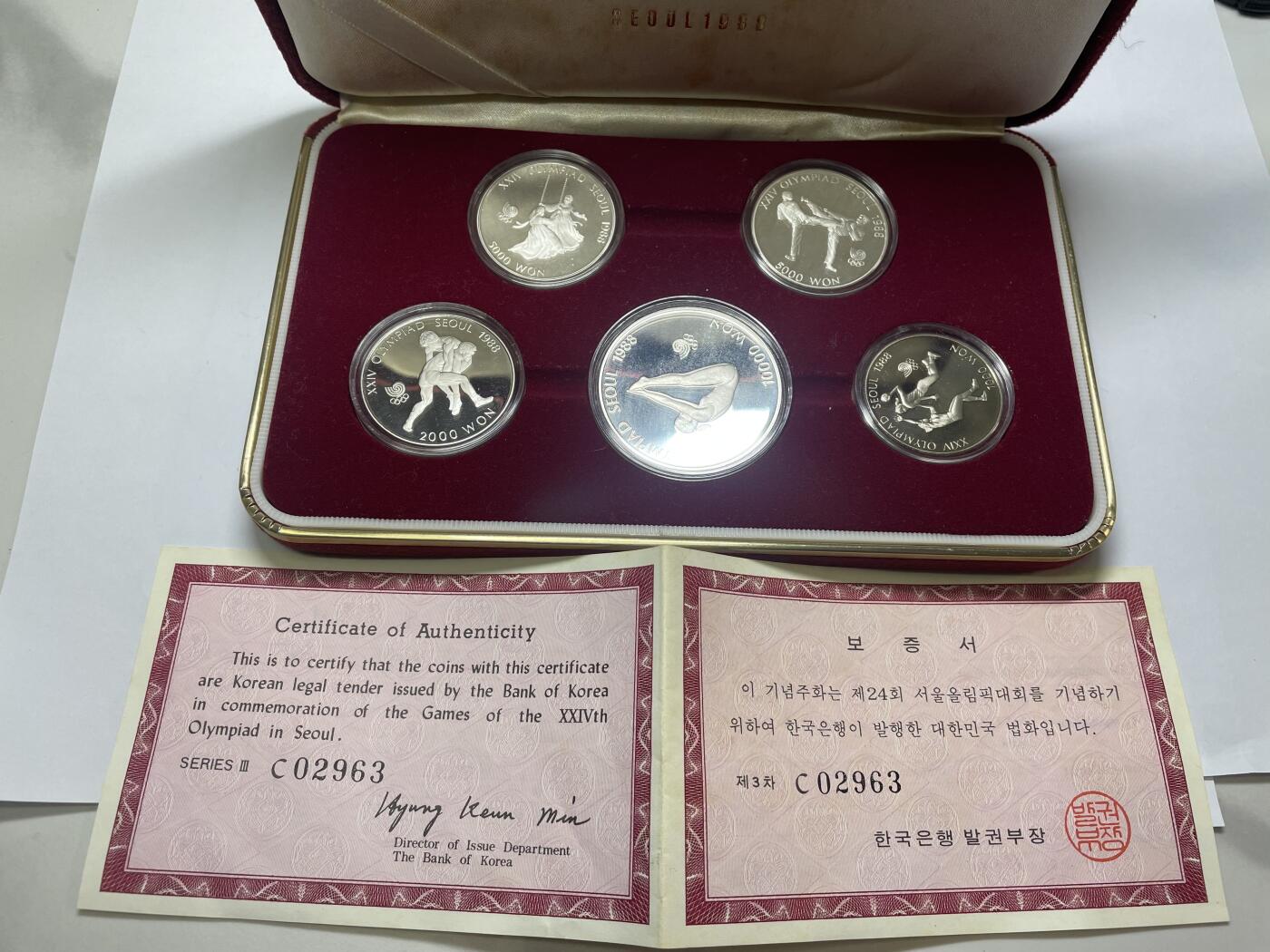 2024年集古藏今外币拍卖第七期-第7场—（总第67拍）为庆祝粉丝即将破百，精选小部分拍品 1987年韩国奥运会纪念币套盒-含三枚银币，银币重67.24克