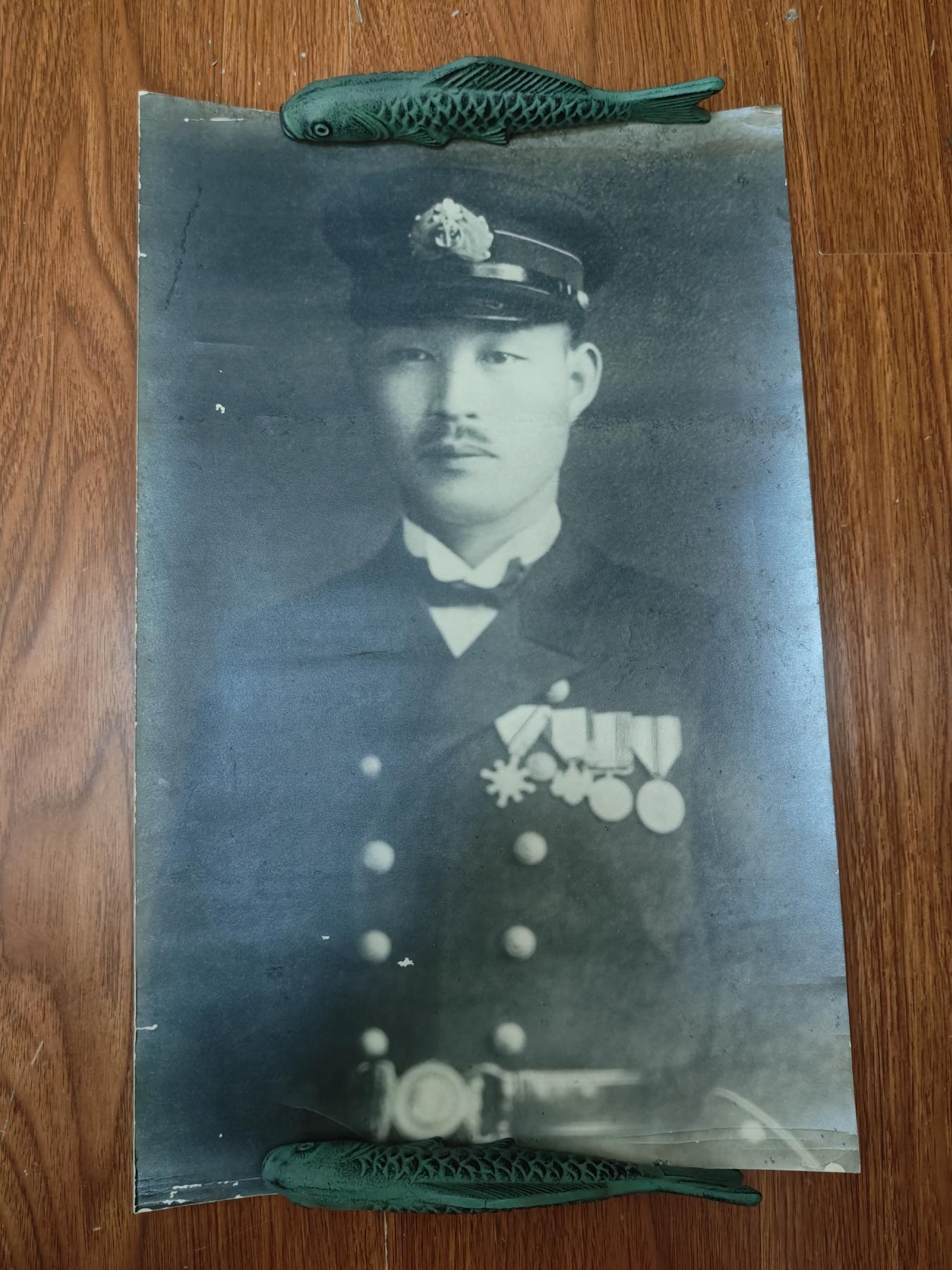 全场0元起拍 第159期 咸鱼国勋章拍卖专场 5月26日（周日）下午6：00开始 日本大型海军通常礼服老照片 28*44厘米