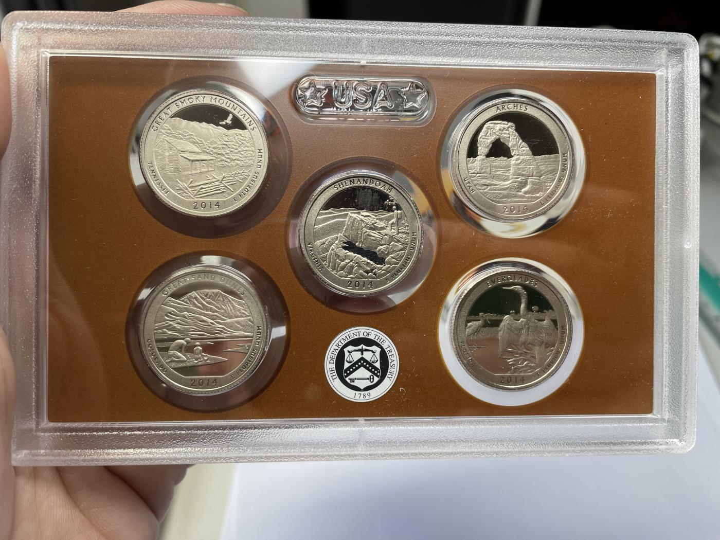 2024年集古藏今外币拍卖第七期-第7场—（总第67拍）为庆祝粉丝即将破百，精选小部分拍品 2014年美国精致套币一盒三本