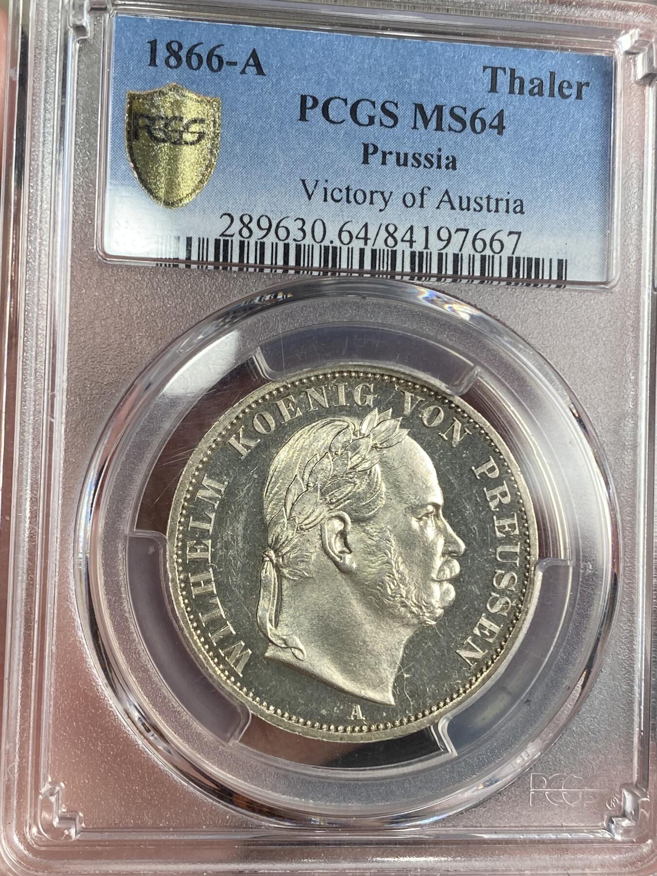 万国钱币拍卖第026期（风云再起·勇士无畏） PCGS MS64 1866年德国普鲁士威廉一世凯撒头普奥战争胜利纪念流通1泰勒 超炫银光 人像面有强烈的镜面感