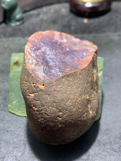 精美南红玛瑙原石伴生矿乌石原石一颗， - 精美南红玛瑙原石伴生矿乌石原石一颗，