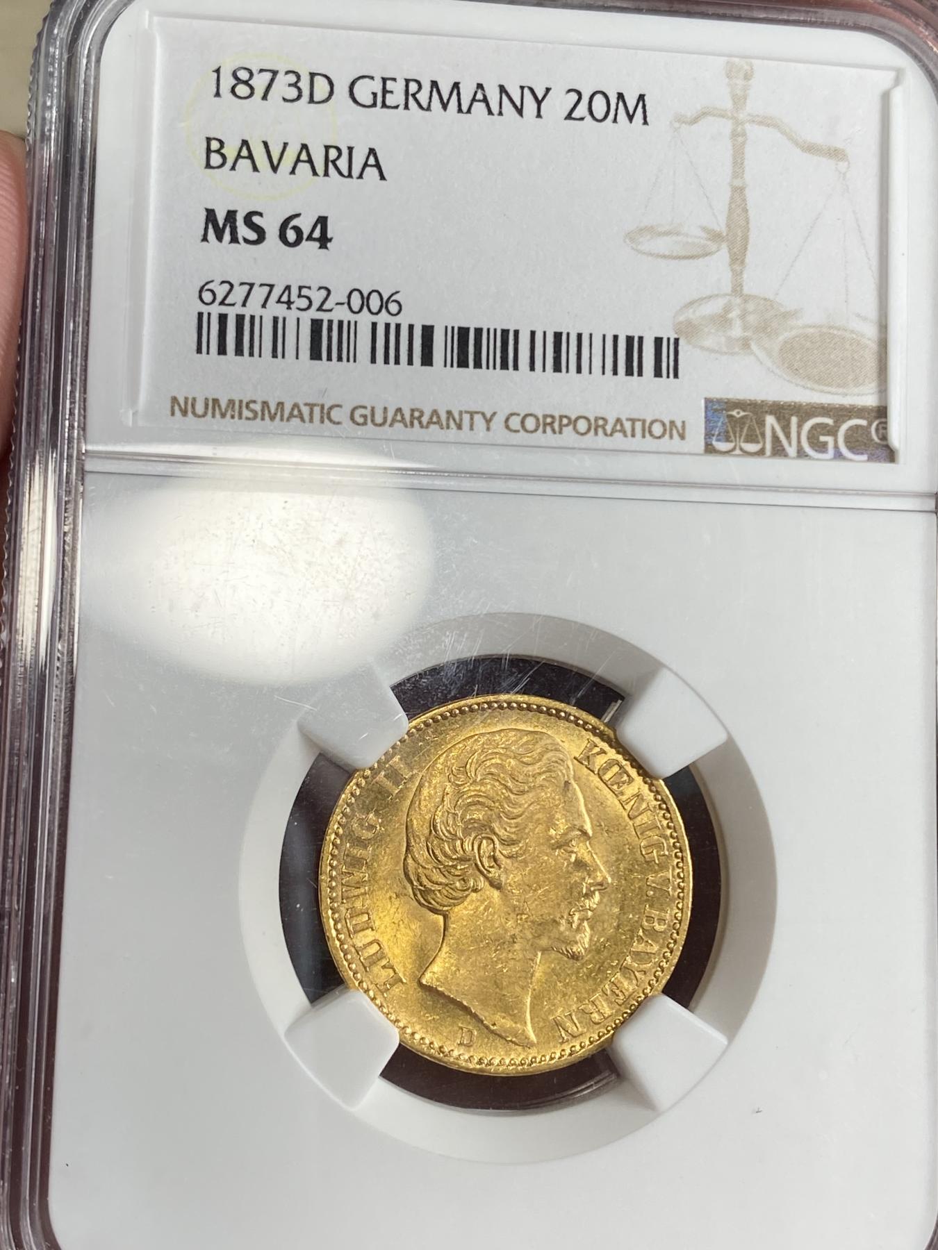 万国钱币拍卖第026期（风云再起·勇士无畏） NGC MS64 1873年德国巴伐利亚路德维希二世短翅20马克金币 两年发行的早期流通短翅金马克，留存下来达到BU级别的凤毛麟角，更高分仅2枚，7.97g，900金。