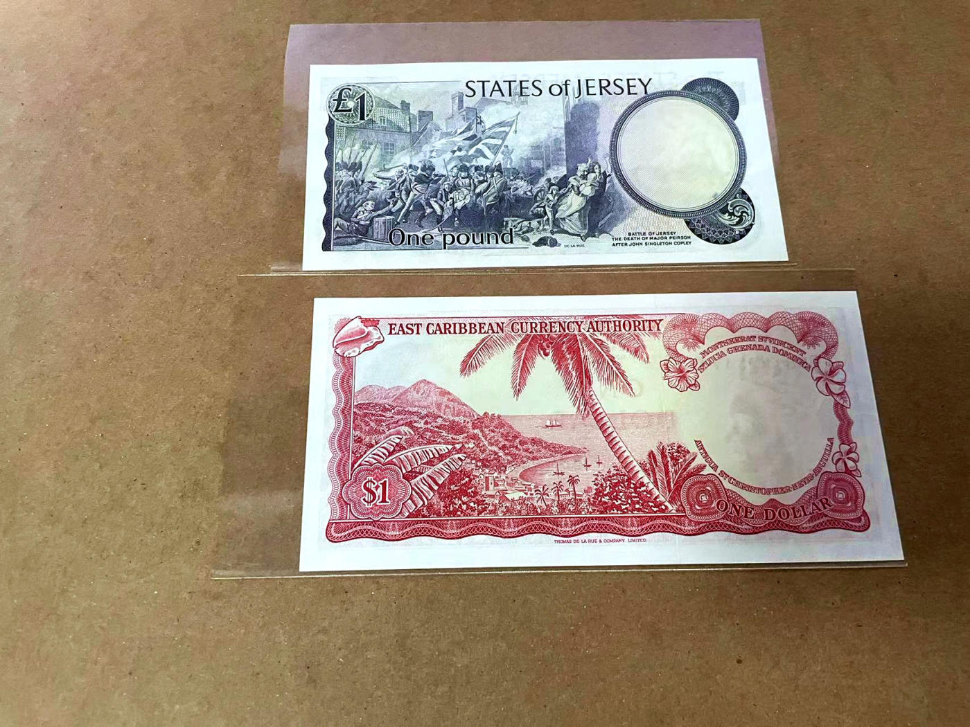 【Blue Auction】✨世界纸币精拍第480期【精】 【一组2张】泽西1镑 高冠女王&东加勒比1元 戎装女王 UNC-