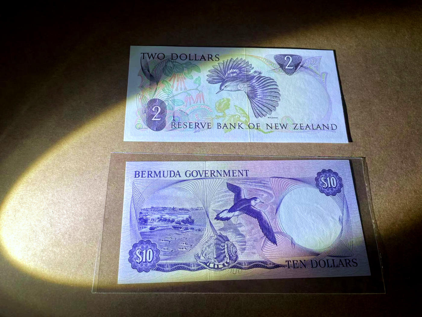 【Blue Auction】✨世界纸币精拍第480期【精】 【一组2张】新西兰 花冠女王2元 UNC&百慕大 A/1首发冠789顺子号 高冠女王 UNC-