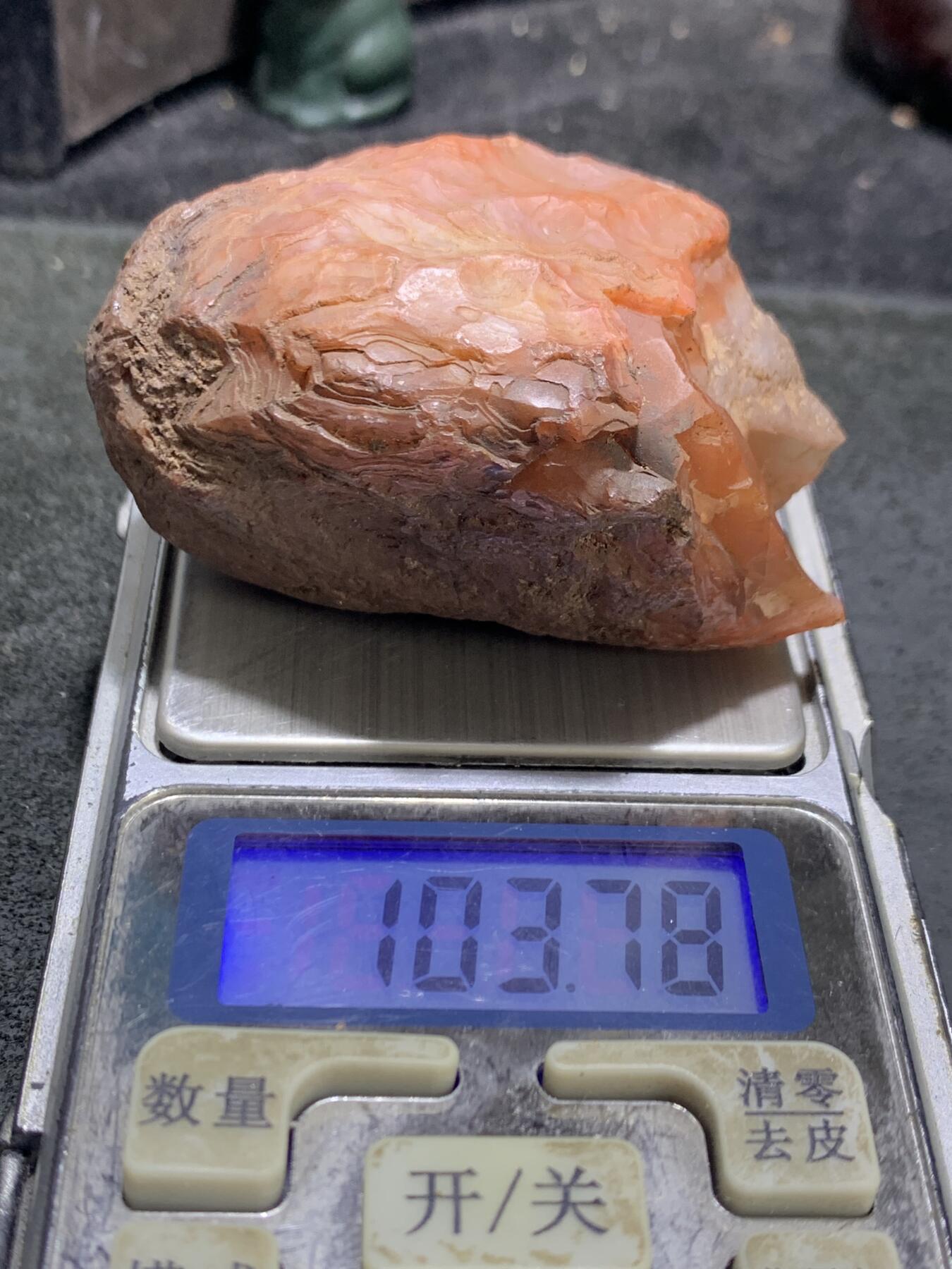 精美风化纹冻料南红玛瑙原石一颗，