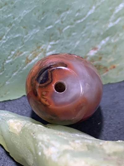 精美亚光冰飘战国红玛瑙手工雕刻蝙蝠勒子一颗！ 精美亚光冰飘战国红玛瑙手工雕刻蝙蝠勒子一颗！