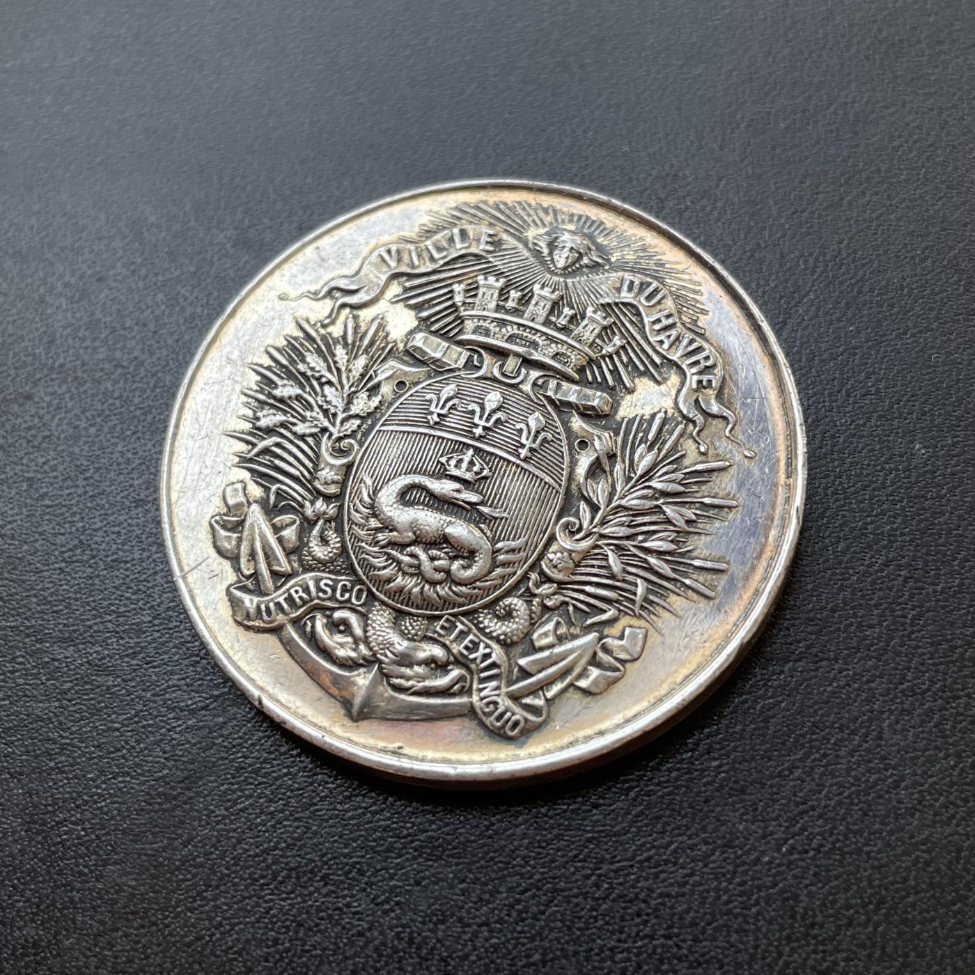 「木头集藏」章牌专场-第41期 法国勒阿弗尔市城市银章  直径：41mm，38.6g，边铭：密涅瓦银标 ARGENT 950/1000