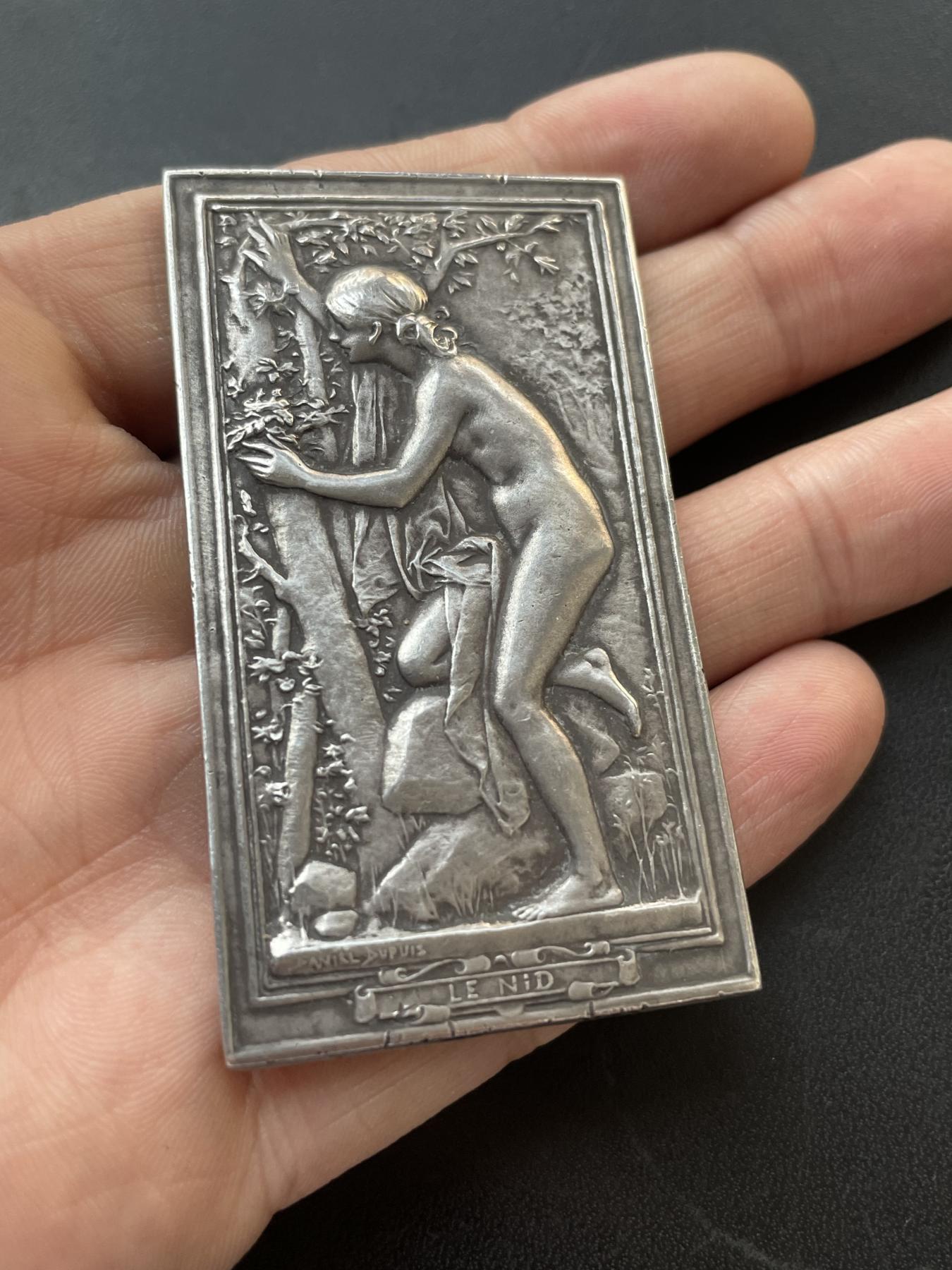 「木头集藏」章牌专场-第41期 D.Dupuis～法国 “LE NID” 巢 银章  尺寸：66 × 37 mm，57.5 g  边铭：丰饶角 ARGENT