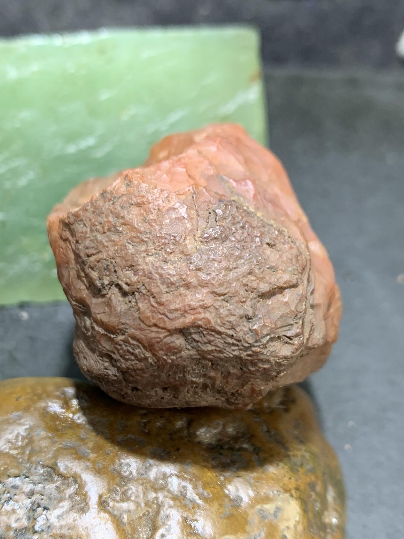 精美风化纹冻料南红玛瑙原石一颗，