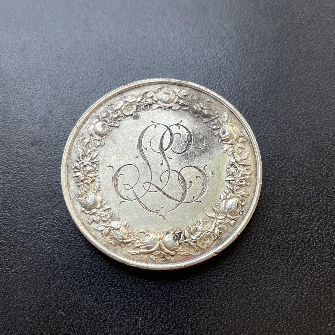「木头集藏」章牌专场-第41期 1880年法国婚礼镀金银章 直径：37 mm，21.5g，边铭：烟斗 ARGENT