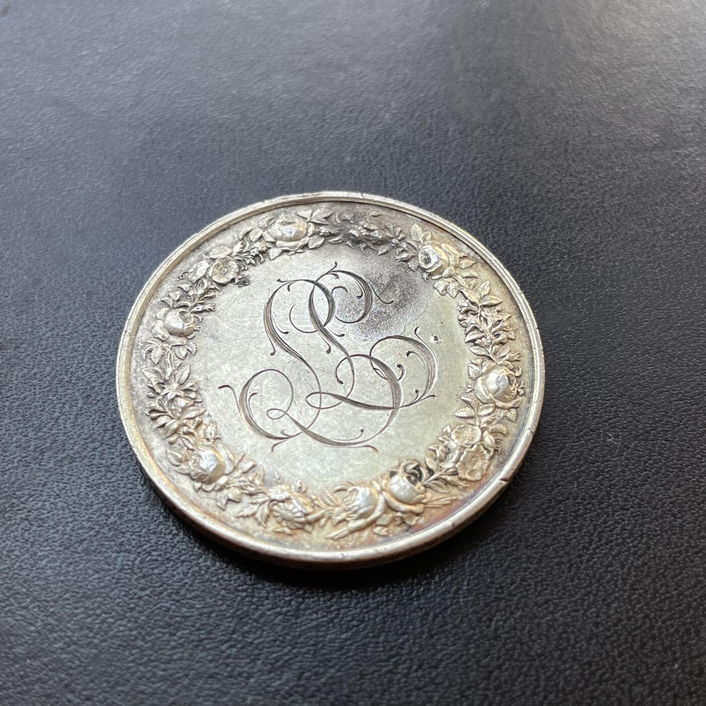 「木头集藏」章牌专场-第41期 1880年法国婚礼镀金银章 直径：37 mm，21.5g，边铭：烟斗 ARGENT