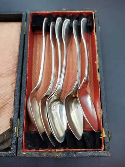 老王徽章第四十一期 - 法国银勺餐具一套  银质，原盒   全部带标，共重139g，长度140mm