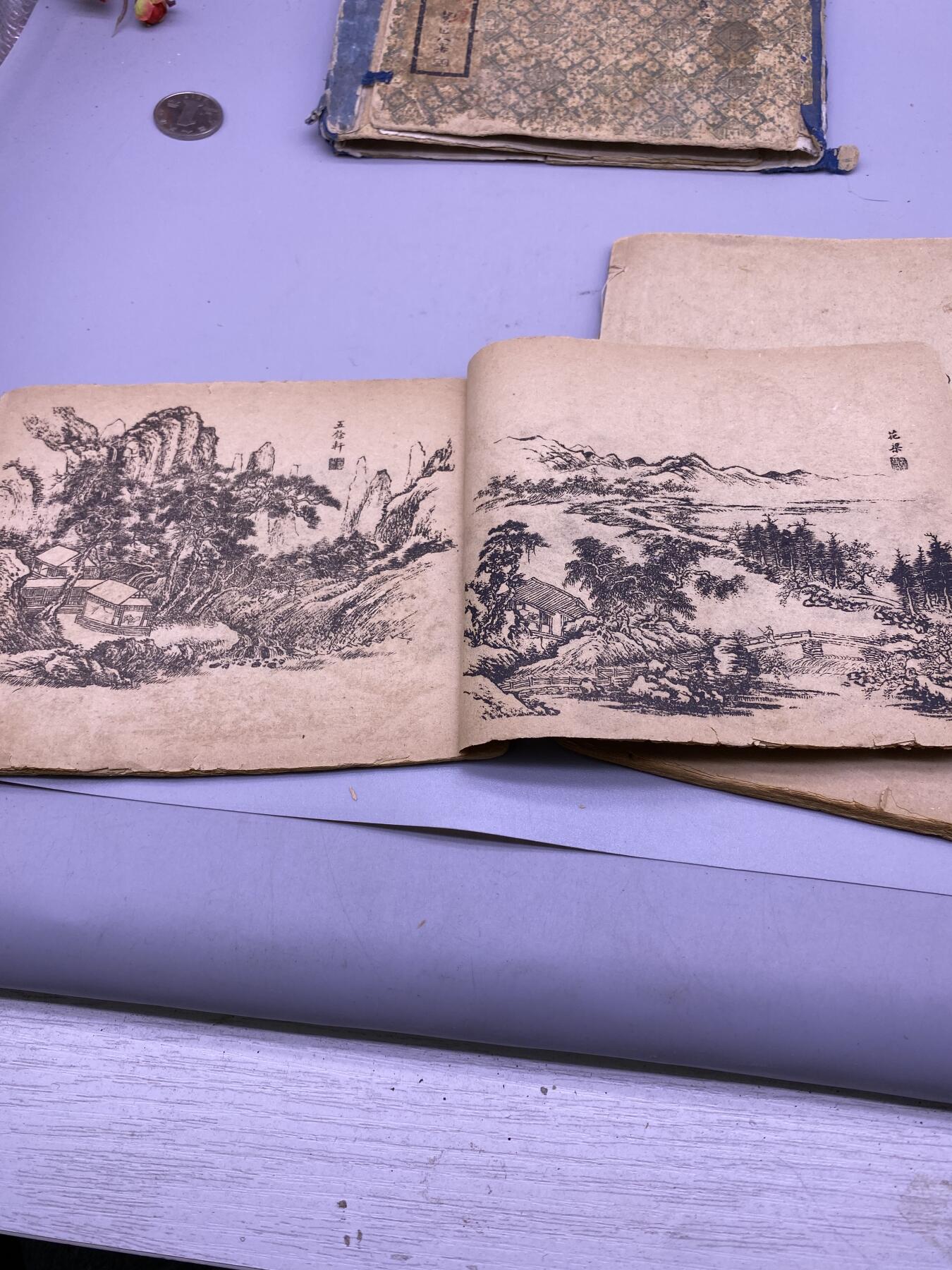 古今名人画稿一套4册，尺寸16*13厘米，个别缺页，品相如图，650包快递