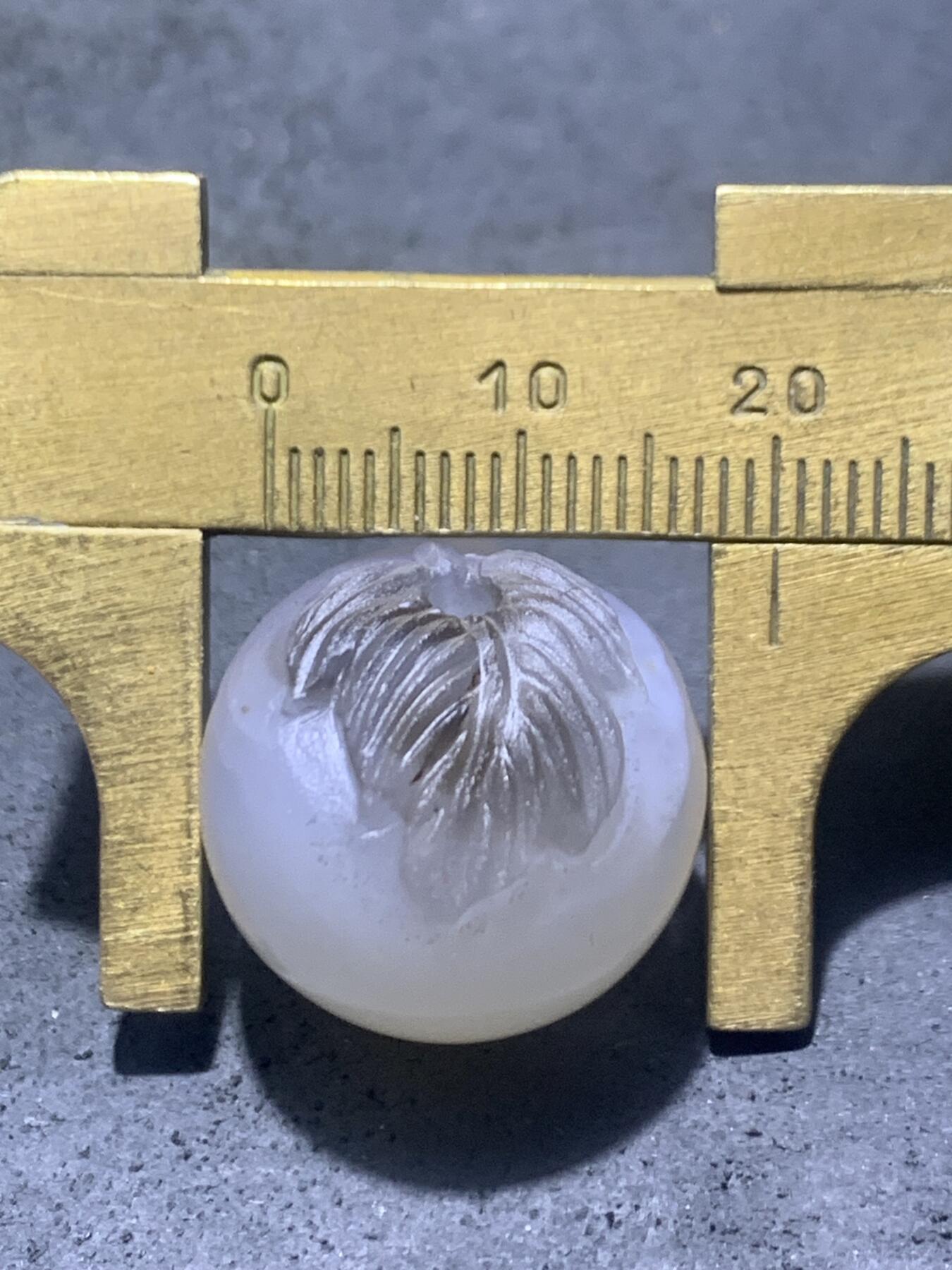 精美高玉化亚光海洋玉髓手工俏色巧雕树叶随形2.0圆珠一个！寓意：大业有成