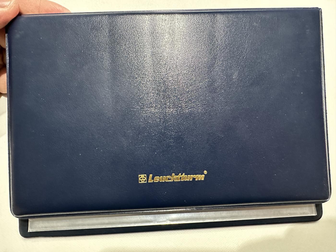 外钞收藏家》第三百七十二期 两本评级币册子 二手使用过 品相如图